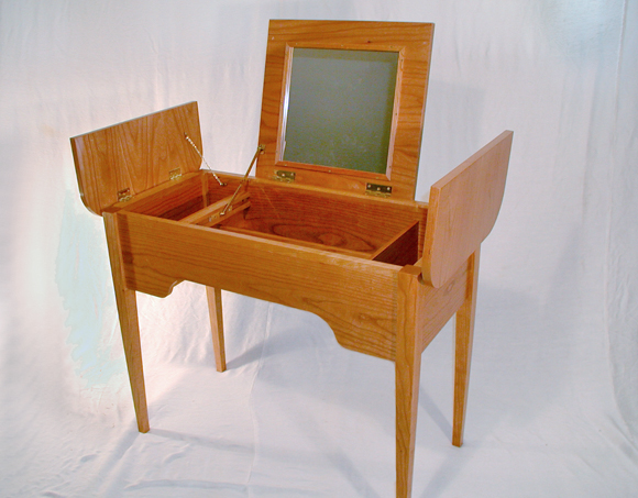 traditional hardwood dressing table with mirror